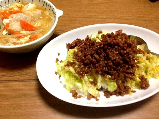 キャベツナムルとそぼろのピリ辛丼とスープ餃子|まやんさん