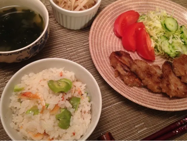 Snapdishの料理写真:そら豆と桜海老の炊き込みご飯  豚ヒレの竜田揚げ  大根胡麻サラダ  ワカメスープ|ikukoさん