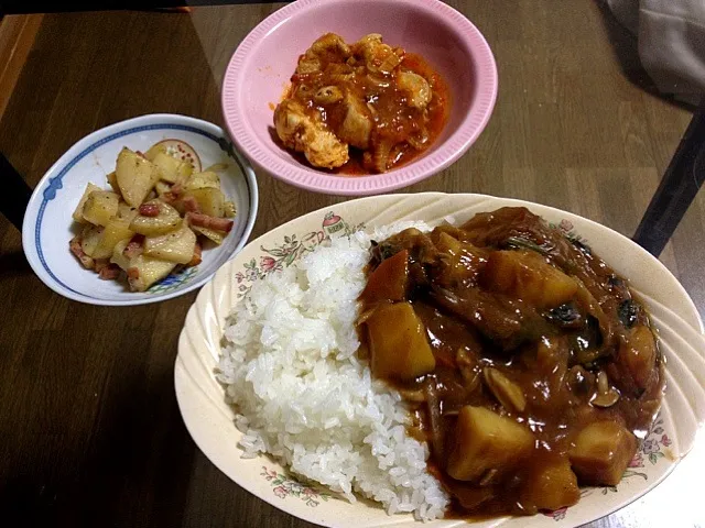 晩御飯＊カレー、ジャーマンポテト、チキントマト煮込み|まゆめろさん