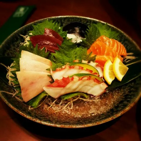 sashimi 4 kinds (sword fish, maguro, taro and salmon)|genさん