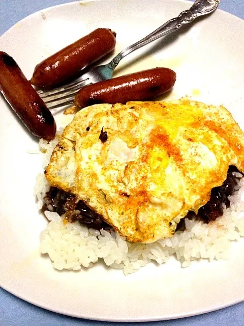 Snapdishの料理写真:Salcicha,arroz,feijão,ovo.|えりにゃんさん