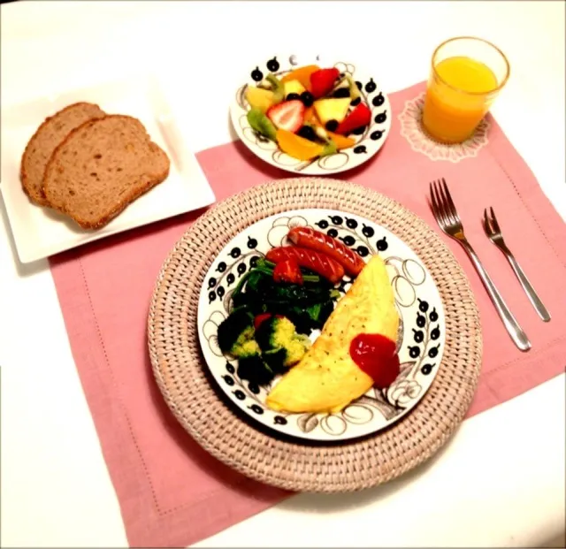 Snapdishの料理写真:チーズオムレツの朝食|はるなさん