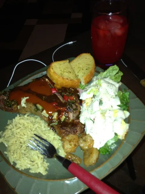 Herb rice, steak, shrimp scampi, and salad...|nickey featherさん