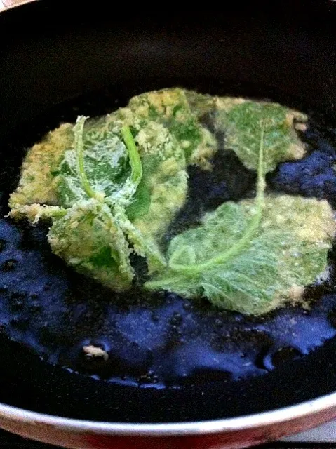 Snapdishの料理写真:Deep Fried Spinach|anisa dhaniapriantyさん