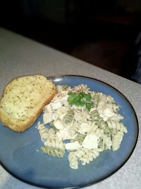 Caesar pasta with chicken|Michele Kiddさん