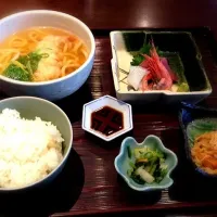 Snapdishの料理写真:天ぷらうどんとお造りの定食|A-yu-studioさん