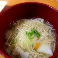 Snapdishの料理写真:ワンタンとエノキの中華スープ♪|えりさん