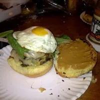 Double patty cheeseburger w/ sautéed mushrooms, lettuce, fried egg and peanut butter|Peter Altmanさん