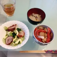 Snapdishの料理写真:サラダ/味噌汁/海鮮丼|ありささん