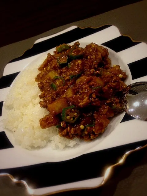 じゃがいもとオクラのキーマカレー|やぎさん