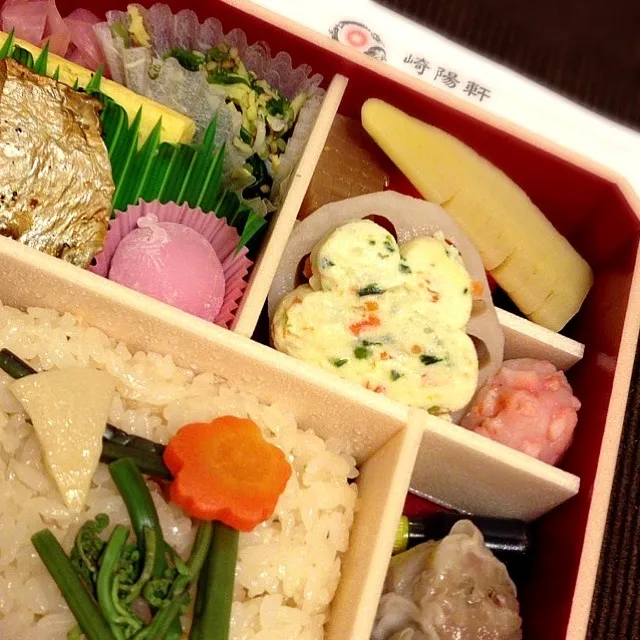 Snapdishの料理写真:崎陽軒 春のお弁当|ひぐちんさん