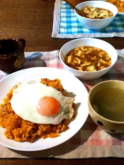 Snapdishの料理写真:キムチ炒飯と麻婆豆腐と中華スープ|yuffy.pecorenoさん