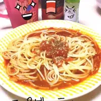 Snapdishの料理写真:トマトソースでスパゲッティ|ピカルン´д` ;さん