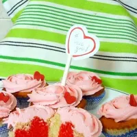 Snapdishの料理写真:Vanilla cupcakes for valentine's day <3|kaushaさん