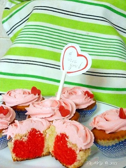 Vanilla cupcakes for valentine's day <3|kaushaさん