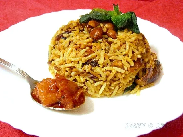 Snapdishの料理写真:Chicken biryani & sweet and spicy pineapple pickle|kaushaさん