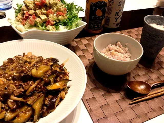 Snapdishの料理写真:今夜は花山椒がピリリと効いた麻婆茄子、角切りトマトとアボカドとクリチのサラダ、、、、ヤッホーさんの前略〜とよなよなエールと一緒に|gintanさん