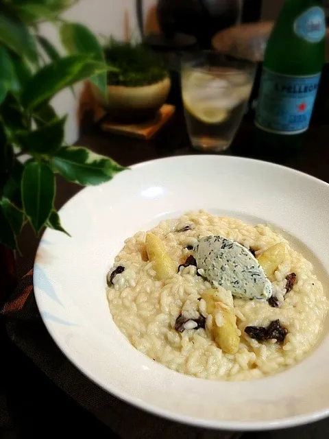 Snapdishの料理写真:White asparagus and morel risotto with herbed mascarpone|rick chanさん