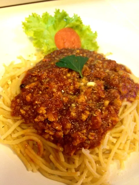 Snapdishの料理写真:Chicken bolognese spagetti|Colyn Ooiさん