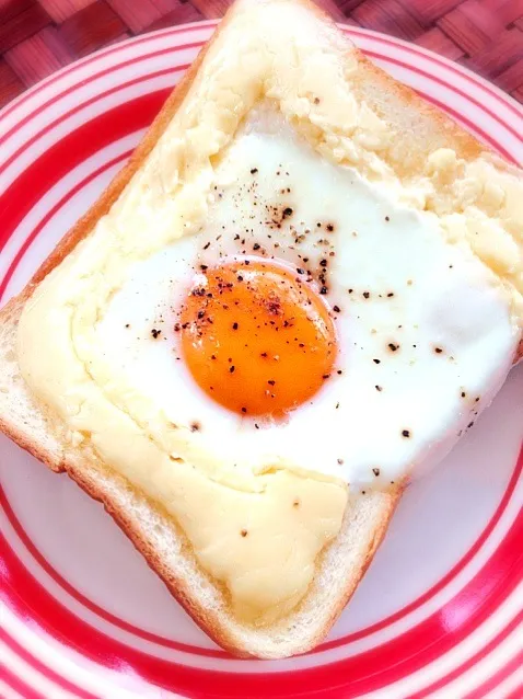 fried egg mayonnaise toast🍳目玉焼きマヨネーズトースト|🌈Ami🍻さん