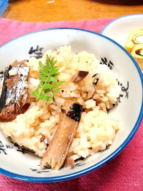 簡単・安い・旨いのさんま蒲焼缶の炊き込み御飯|まゆさんさん