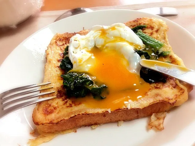 Snapdishの料理写真:ほうれん草のっけフレンチトースト♥|rorokunさん