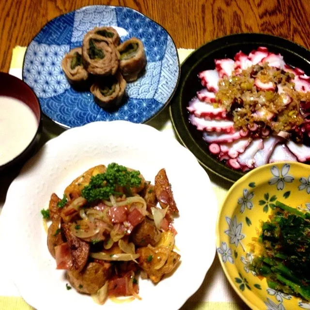 Snapdishの料理写真:赤青梗菜を豚肉で巻いたの・タコ葱塩胡麻油で・菜の花のお浸し・新じゃがでジャーマンポテト・マッシュルームのミルクスープ|美也子さん