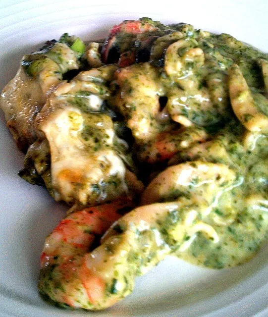 Prawns & Pasta with Creamy Spinach Sauce!|Tricia Bouttéさん