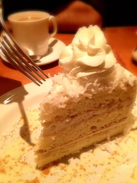 Coconut cake at the Majestic in Alexandria|lanchi bombalierさん