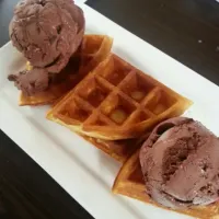 chocolately gelato and homemade waffle goodness!|neil tangさん