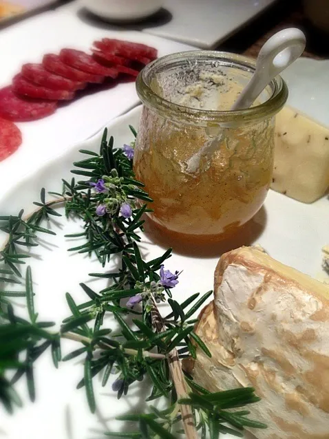 Cheese and charcuterie plate with Alli's Meyer lemon marmalade|lanchi bombalierさん