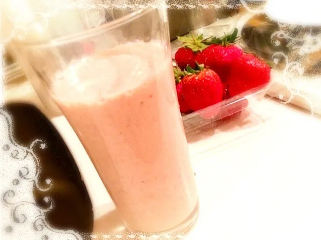 Red smoothie★Carrot,Strawberry and Soymilk|***さん