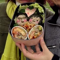 Snapdishの料理写真:3/24:友達夫婦の似顔絵お花見ちび弁当|安藤宏美さん