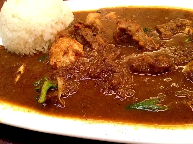 要町、かえる食堂のソーキカレー。|スパイシー丸山さん