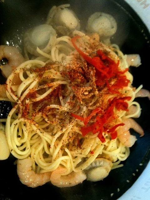 Snapdishの料理写真:Prawn & Scallop Aglio Olio|Yvonne Limさん