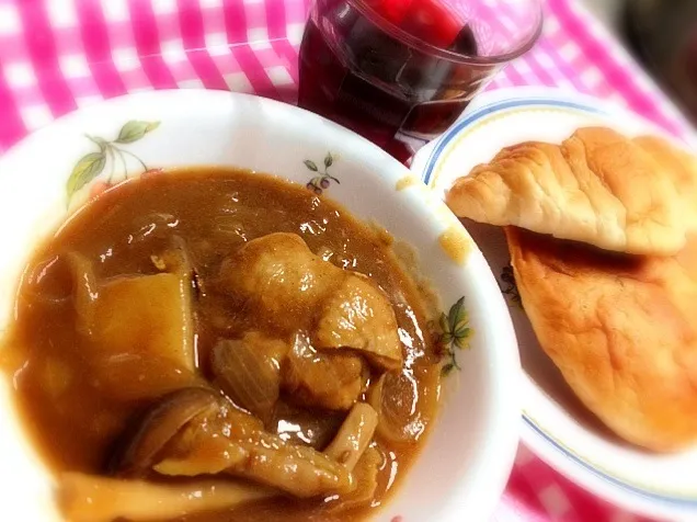 チキンとシメジのカレー。結構、本格派|ハルさん