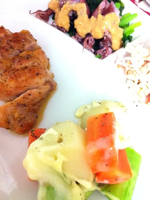 鶏のマーマレード煮、温野菜サラダ、切り干し大根とささみサラダ、ホタルイカのぬた。スパークリングワインと共に。|はるさん