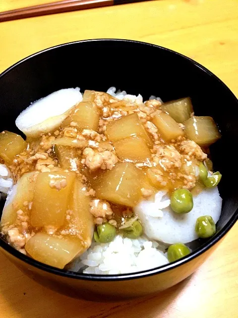 里芋&グリンピースの炊き込みご飯♡そぼろ餡掛けʕ•̫͡•ʔ♬✧|かよさん