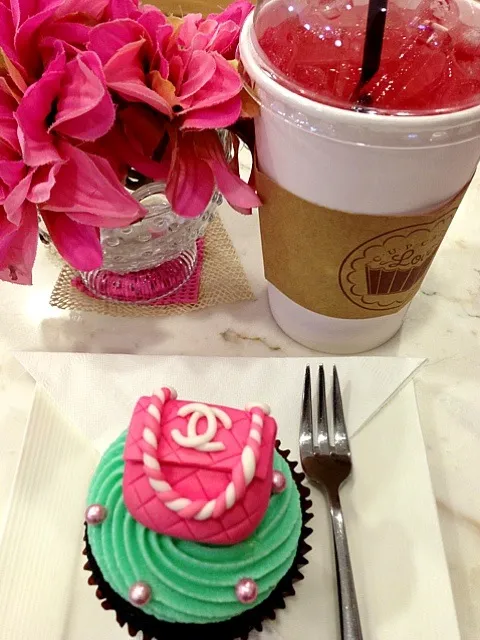 Special cupcake(red velvet)🍰&Love lemonade)🍹|🍴ɴᎯᎯɴεϓ🍷さん