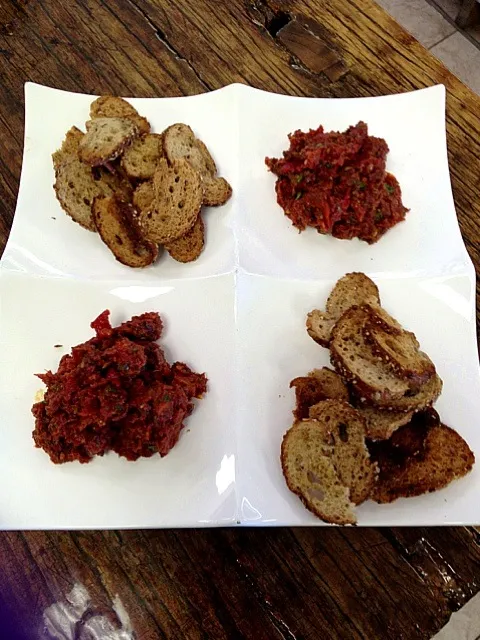 Snapdishの料理写真:Sun-dried Tomato & Kalamata Olive Tapenade|erinさん