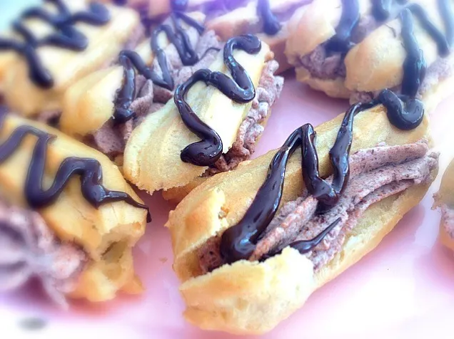 Profiteroles filled with Chocolate Mousse and Melted Chocolate Top|Patrikさん