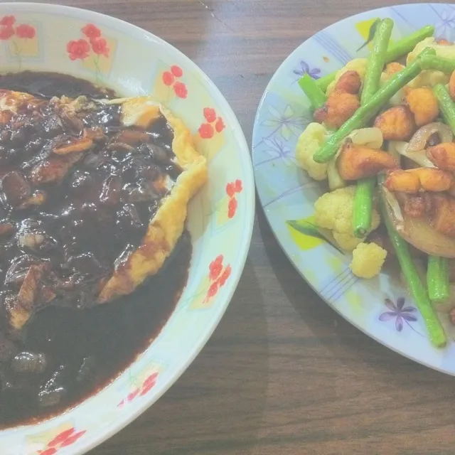 Egg with soy sauce & fried chicken|intanlyanaさん