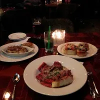 Butternut squash ravioli (middle), Hazelnut crusted lasagna (left), and bruschetta (right)|Devan Rachelleさん