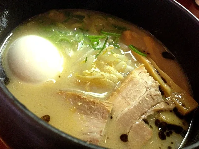 Snapdishの料理写真:で、こちらが鶏白湯ラーメン。|たけうちさん