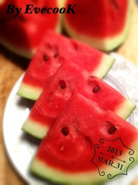 แตงโม เย็นๆ ชื่นใจสักชิ้นมั๊ยค๊า...🍉|ชอบทำอาหารเป็นชีวิตจิตใจค๊า... 🍳😍さん