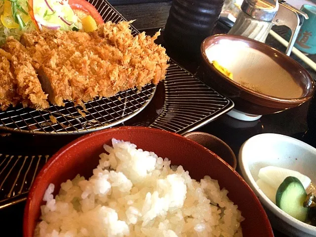 萬幻豚のトンカツ定食|さのすけさん