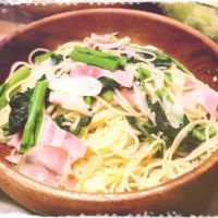 Snapdishの料理写真:のらぼうとベーコンのオイルパスタ☆|t@k@…seさん