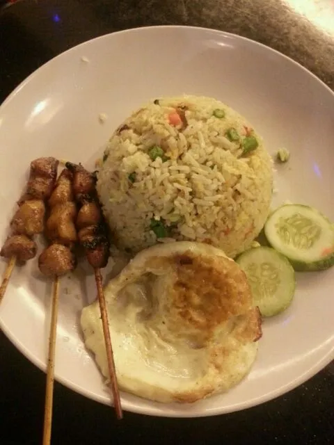 Fried Rice with Chicken Satay, Egg & Cucumber|Mrs BNazさん