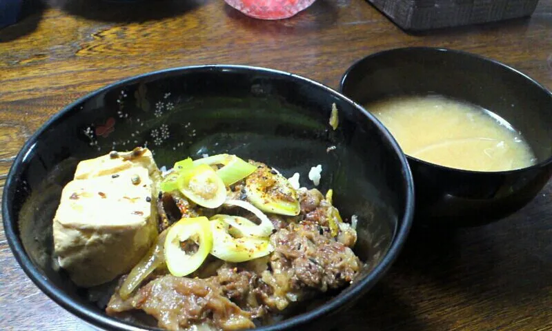 アーケード風 牛筋煮込み牛丼|中村哲さん