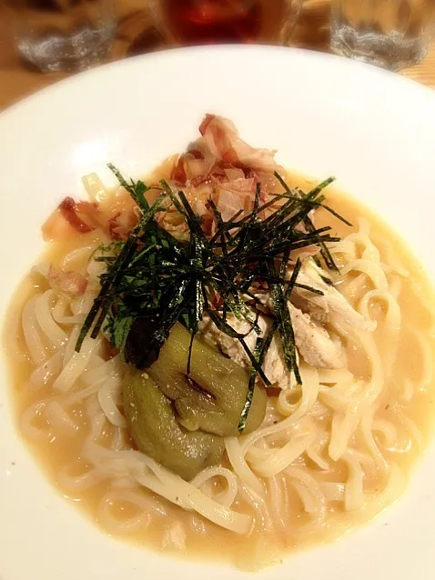 蒸し鶏とナスの胡麻柚子うどん|あぼちさん